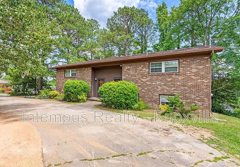 8738 Gleason Dr — Photo 3