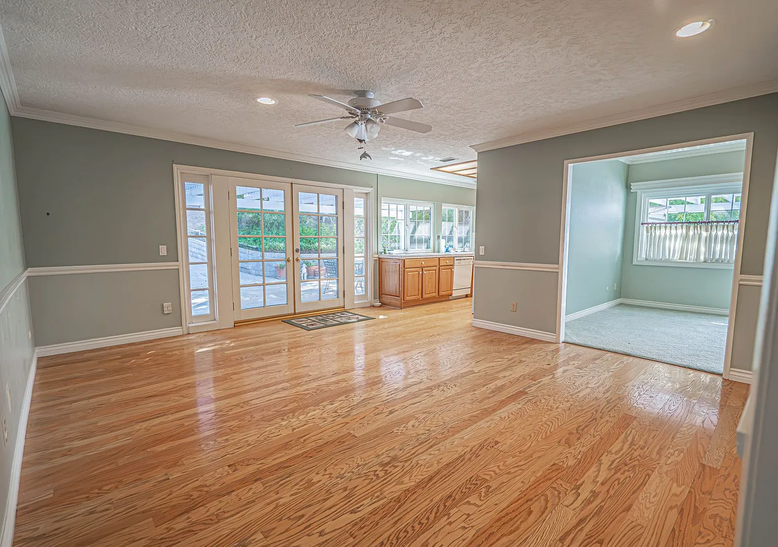 3 Bedroom Single Story Home for Rent in Newhall. — Photo 3