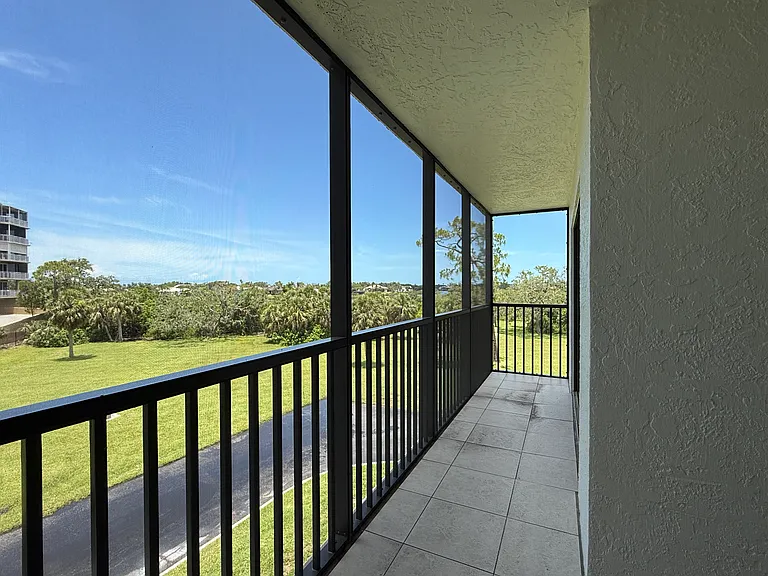 Residences at Blackburn Bay — Photo 37