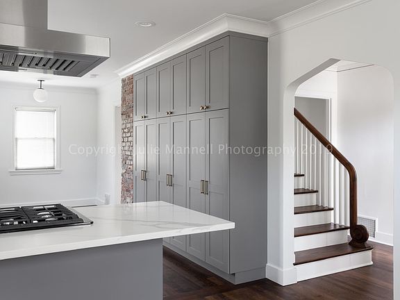 5th image of 2946 Fuhrman Ave E