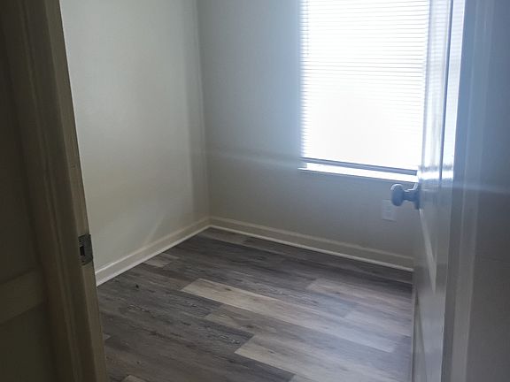 3rd image of 208 Coleman Cir