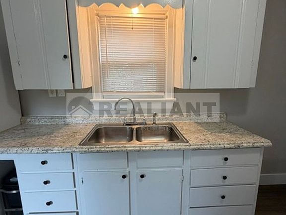 4th image of 1411 Hill St