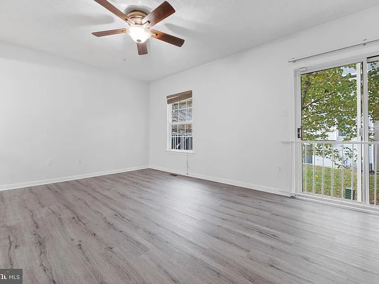 2406 Lemontree Ln — Photo 9