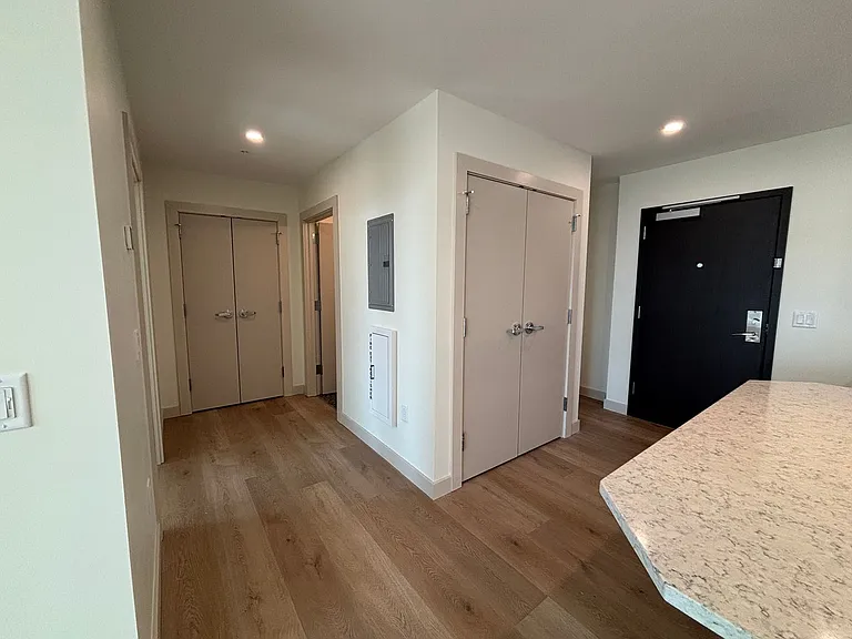 Bank Street Apartments at Burlington Square — Photo 25