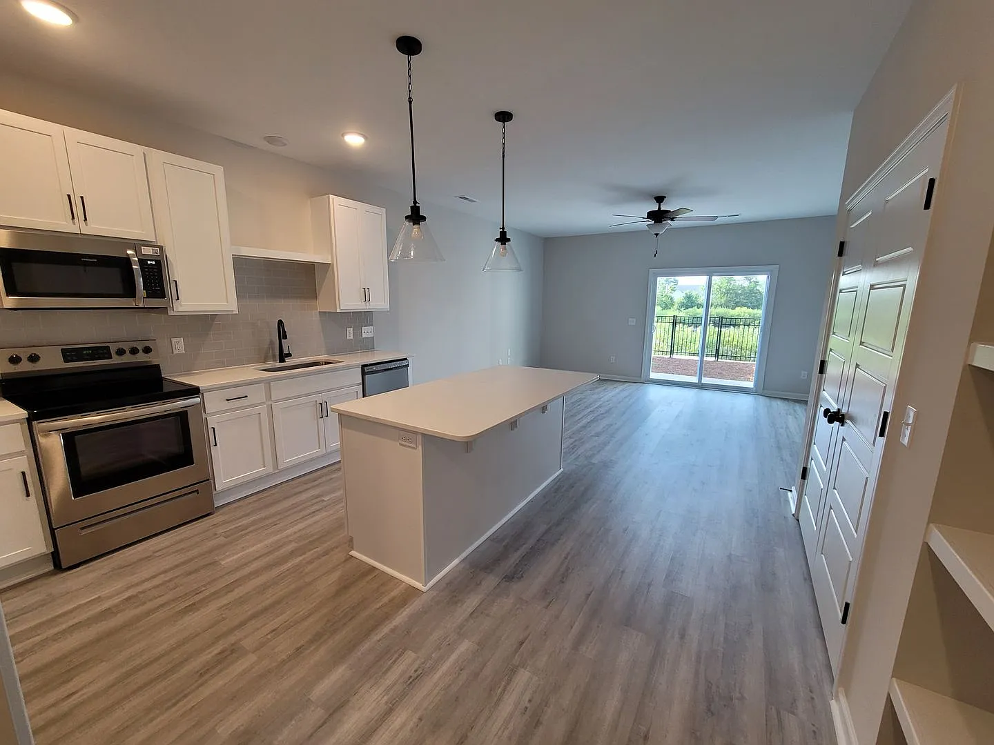 Modern townhome in beautiful Mallory Creek Subdivision — Photo 4
