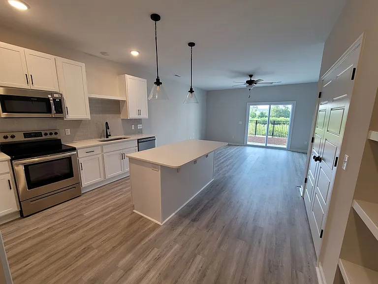 8381 Paramount Point — Photo 4