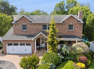 2539 Bradley Ct, Merrick, NY 11566