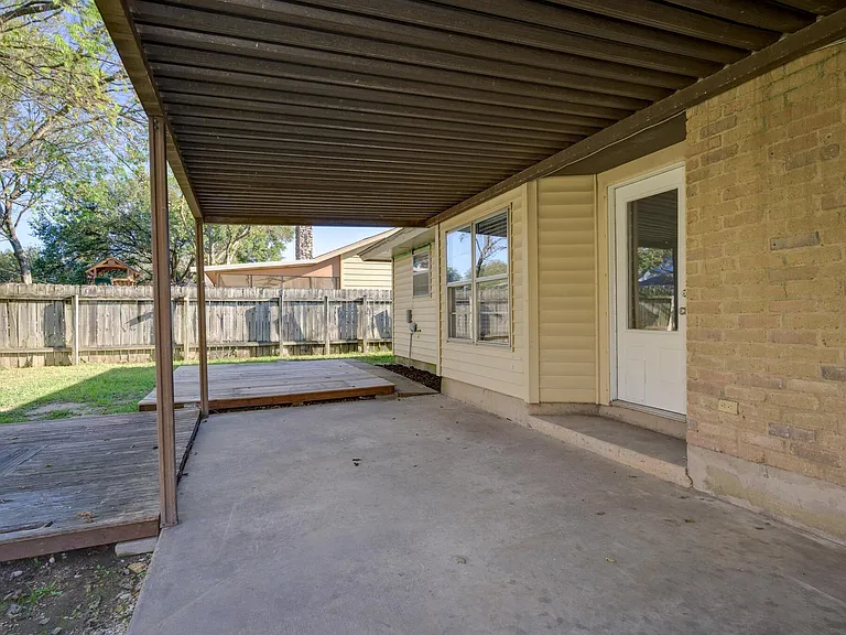 2104 Magazine St — Photo 29