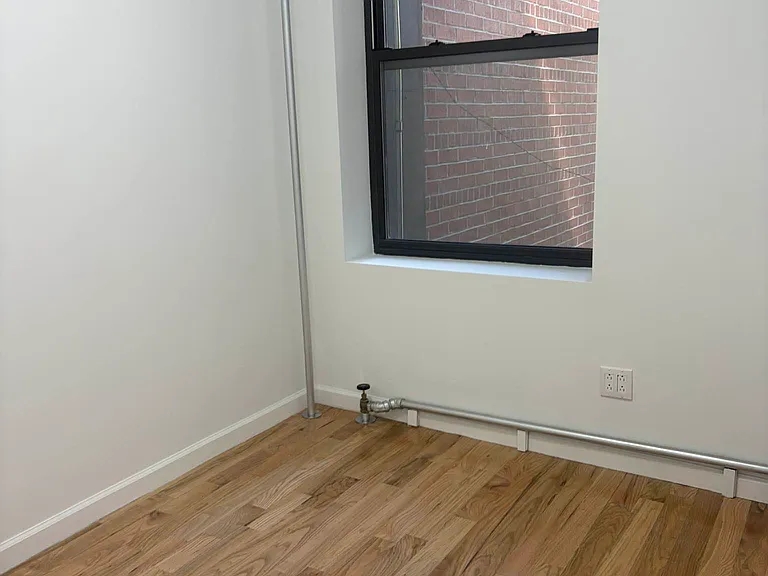 440 E 6th St #5A — Photo 3