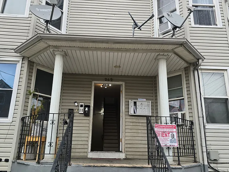 249 Inslee Pl #2LL — Photo 1