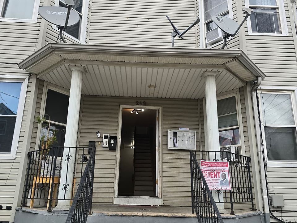 1st image of 249 Inslee Pl APT 2L