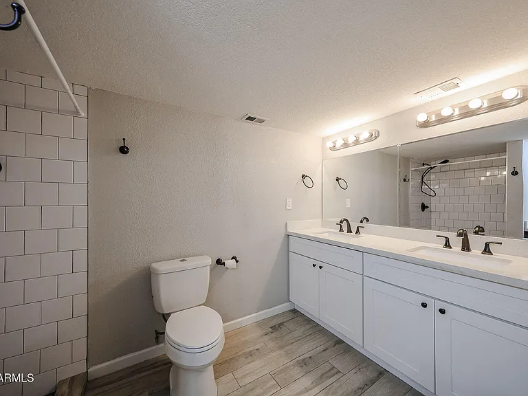 351 E Thomas Rd #D201 — Photo 38