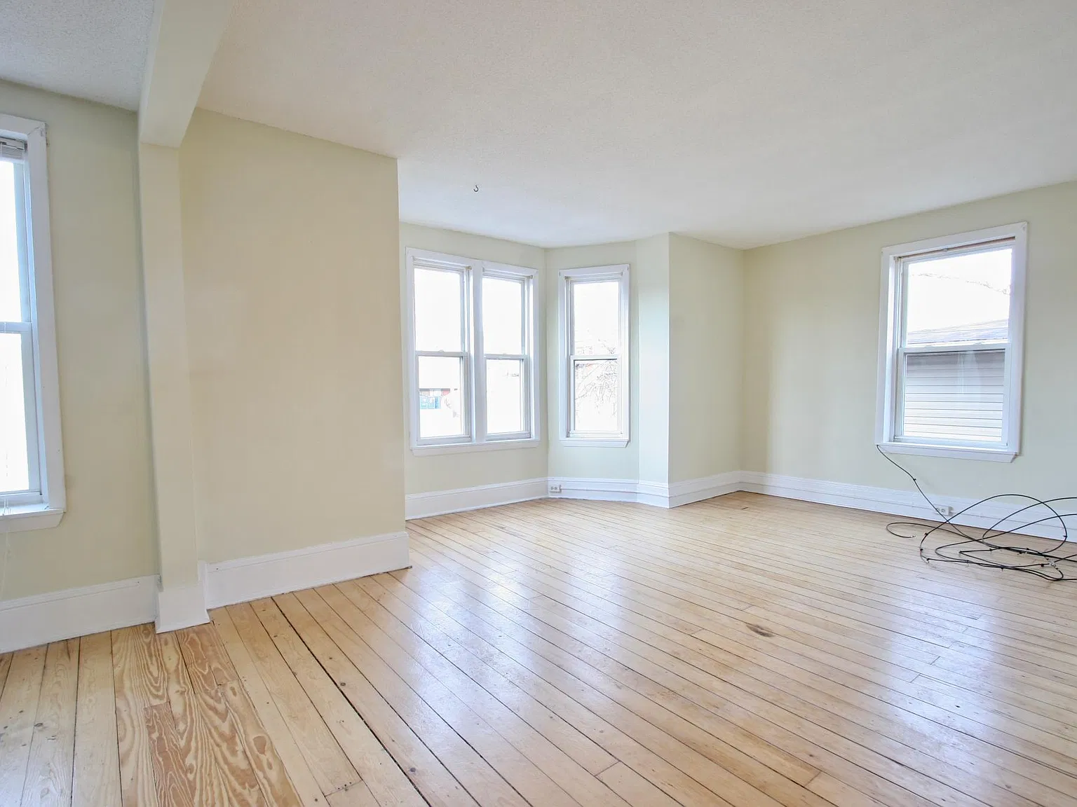 1 bed, 875 sqft, $1,600 — Photo 4