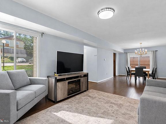 4th image of 32 Anna Ct #281