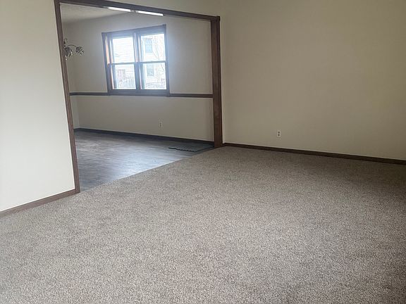 3rd image of 612 E Cary St