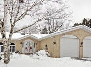 27W235 Fleming Dr, Winfield, IL 60190