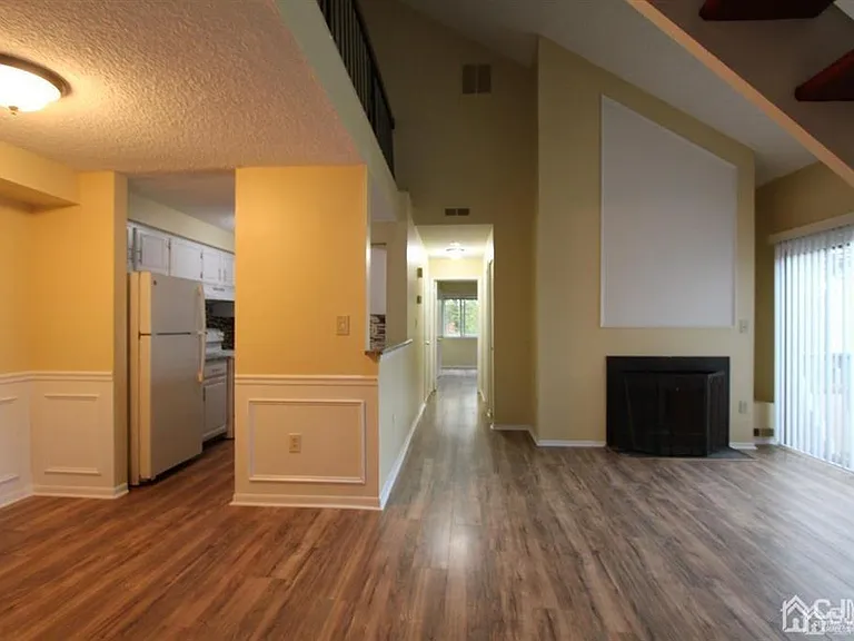 1618 Aspen Dr — Photo 2