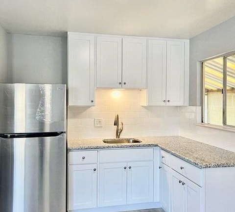 4th image of 2876 Malabar Ave
