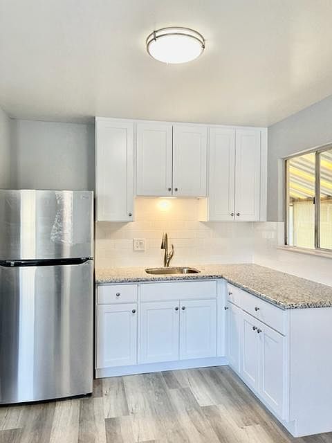 1st image of 2878 Malabar Ave