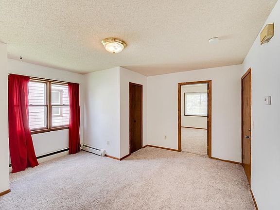 5th image of 910 Minnehaha Ave E