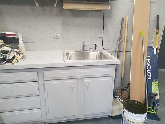 Wash sink in Garage