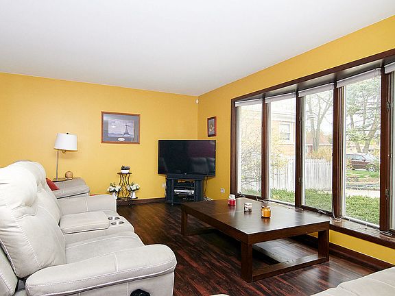 3rd image of 426 Beach Ave