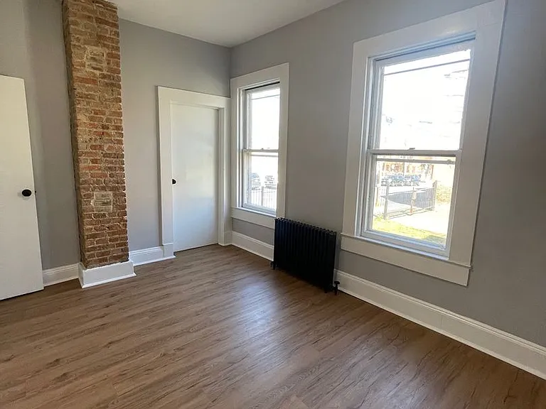 68-70 Courtney Avenue — Photo 3
