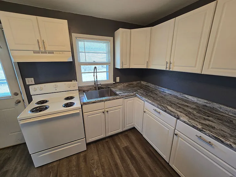 206 N Morgan St — Photo 13