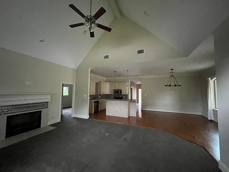 902 S Paris St — Photo 10