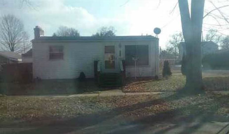 2nd image of 227 W Carson St