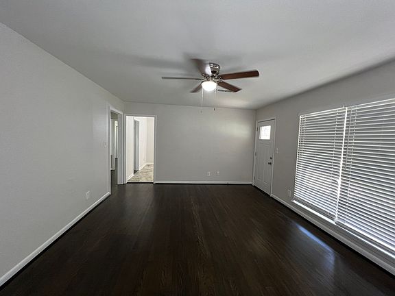 3rd image of 313 Oak Dr