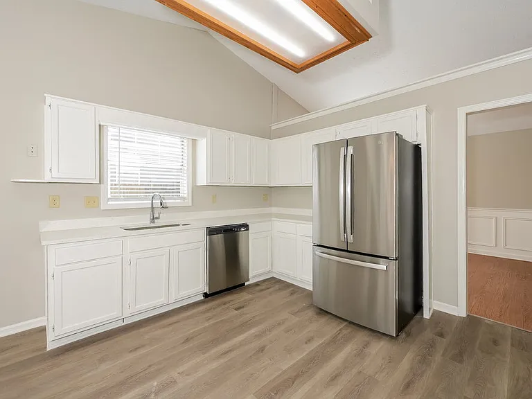 750 Paris Dr — Photo 7