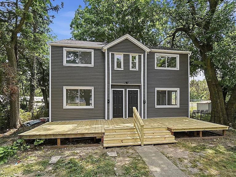 3 bed, 820 sqft, $1,700 — Photo 3