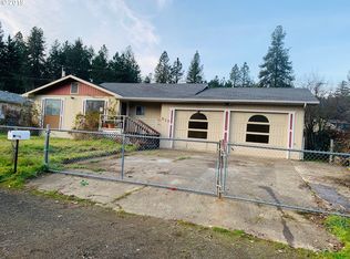 517 W 2nd Ave, Sutherlin, OR 97479