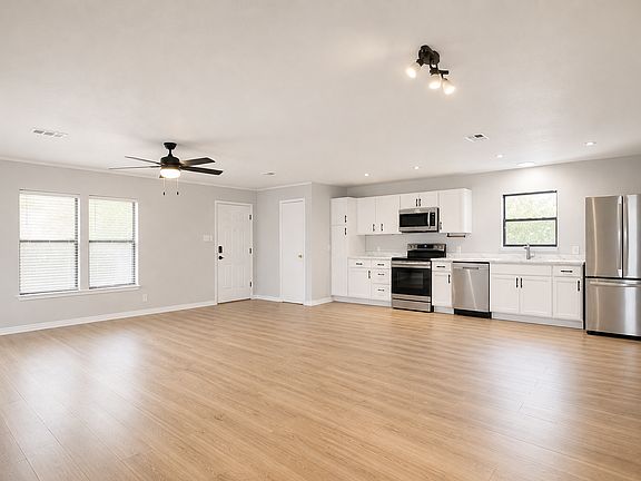Kitchen/Living area