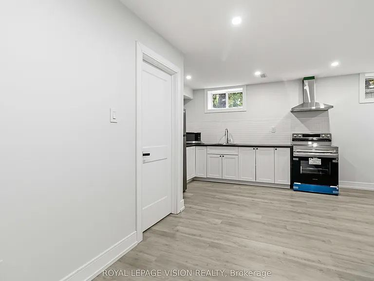 77 Thomas St #LOWER — Photo 16