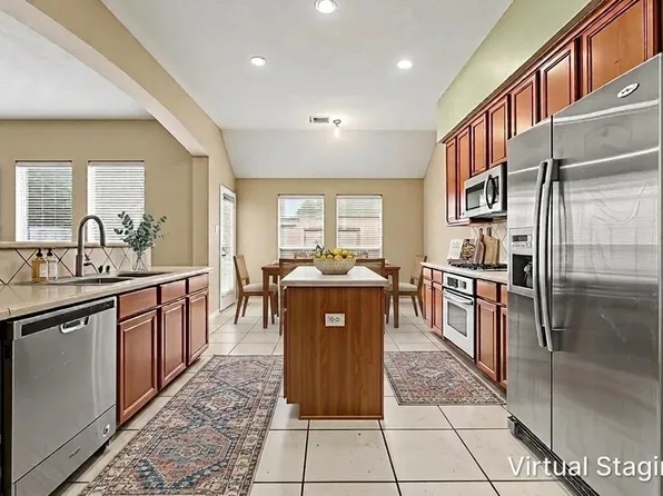9018 Sunny Brook Ln, Pearland, TX 77584