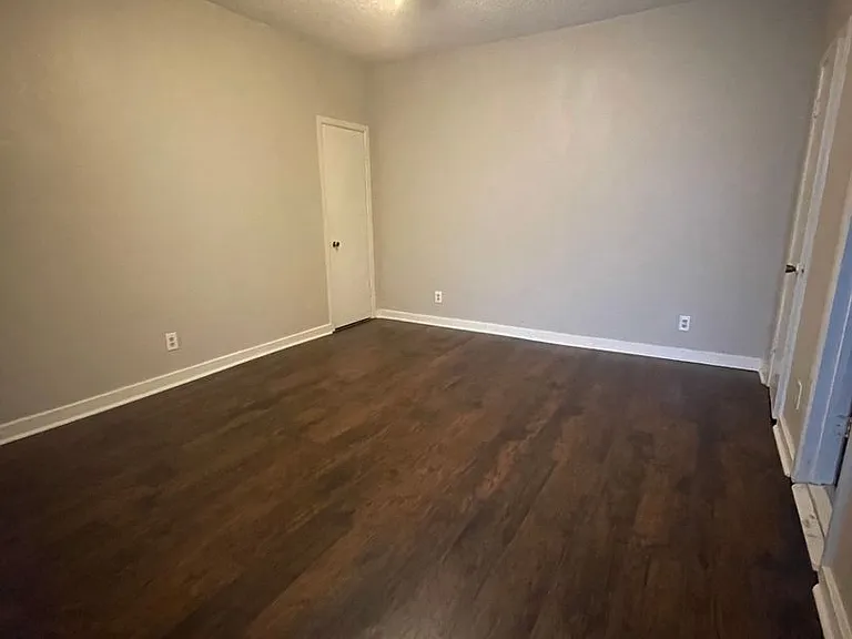 814 Main St — Photo 3