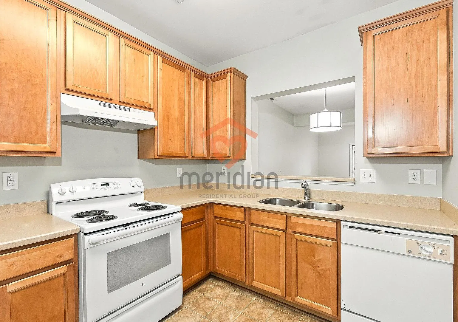 2 bedroom / 2.5 townhome ~ Move-in Today! — Photo 4