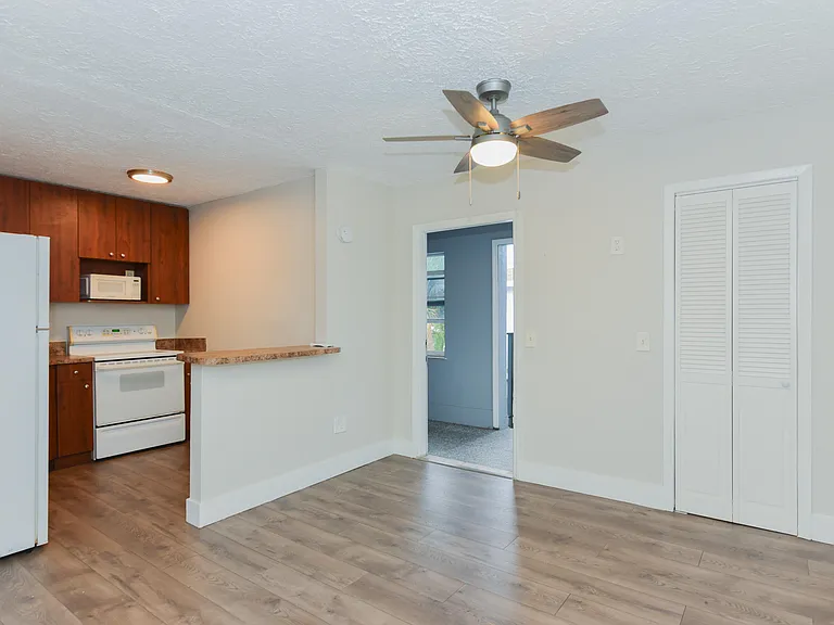 605 N Federal Hwy #13 — Photo 6
