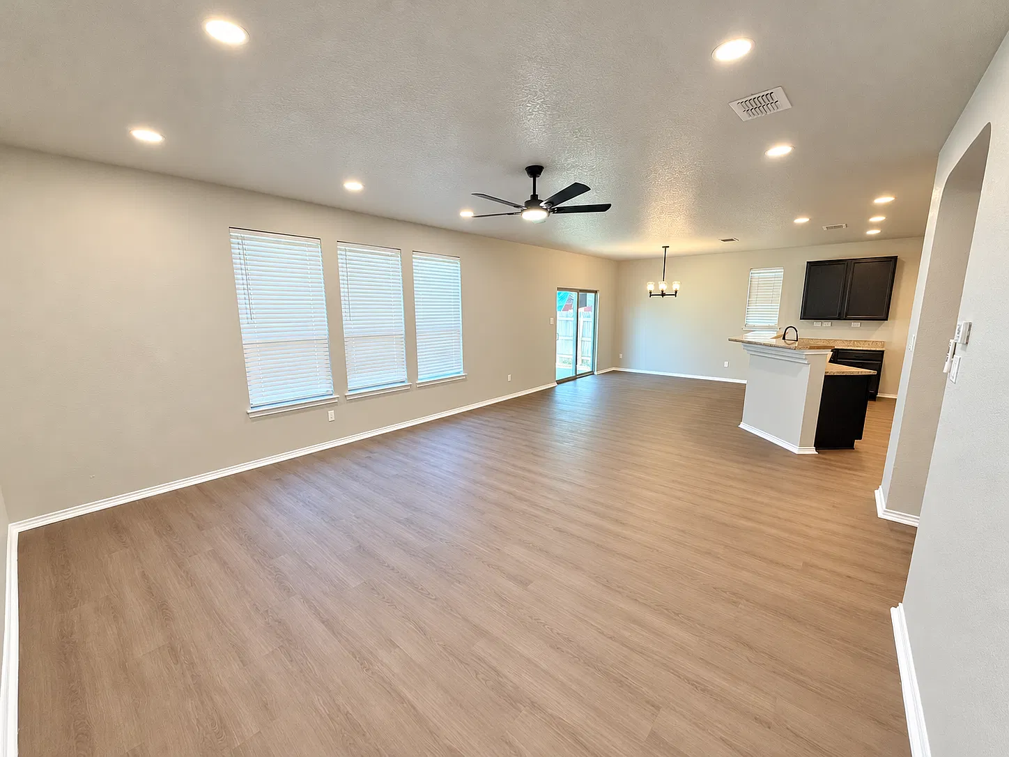 5 bed, 2509 sqft, $2,500 — Photo 2