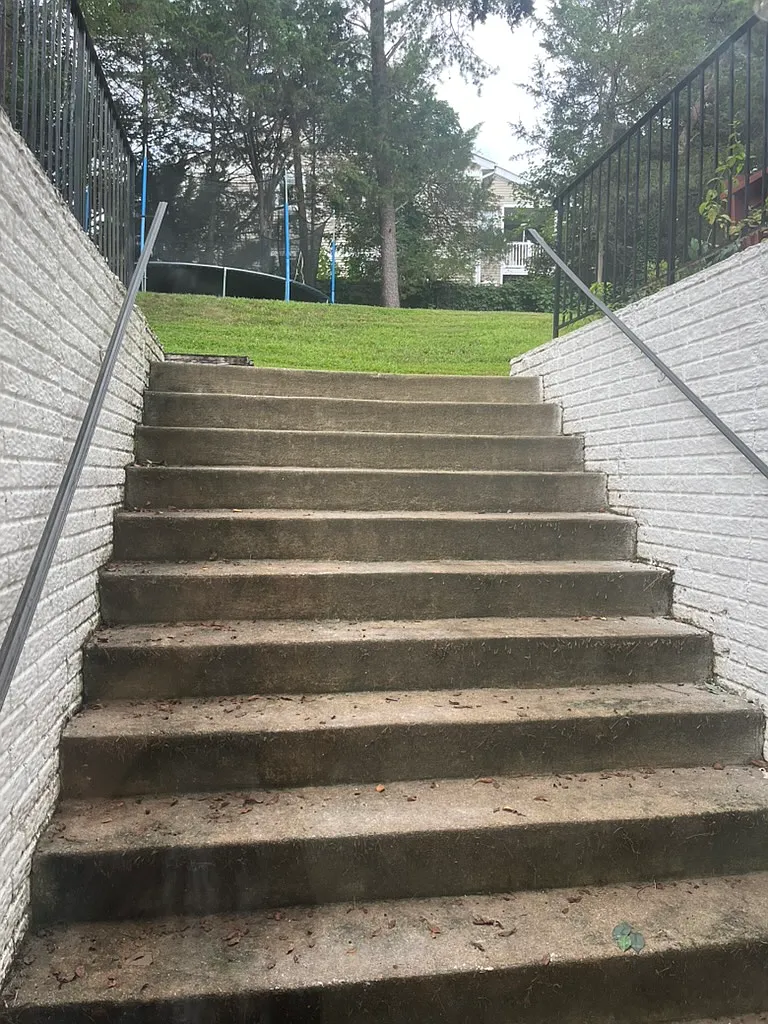 1106 Landerset Dr — Photo 2