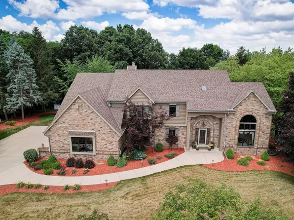 866 Oak Ridge CIRCLE, Hartford, WI 53027