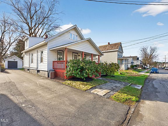 3rd image of 1076 Regent Street