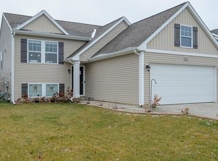 1307 Gardner Pond Ln, Vicksburg, MI 49097