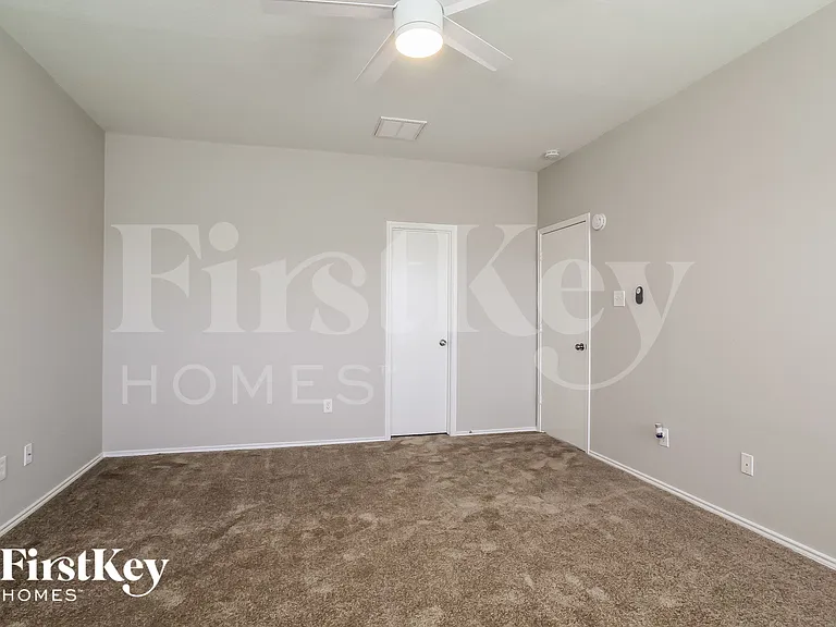 8110 Berkely Ct — Photo 9