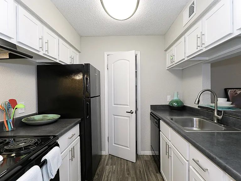 City Crest Apartments — Photo 88