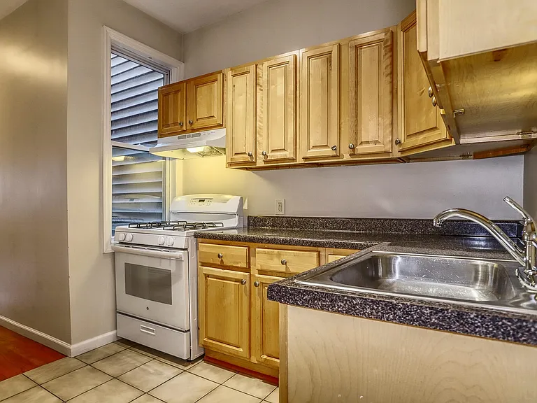 273 Webster Ave #3 — Photo 3