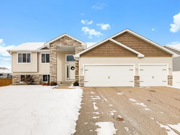 701 100th Ct NE, Blaine, MN 55434