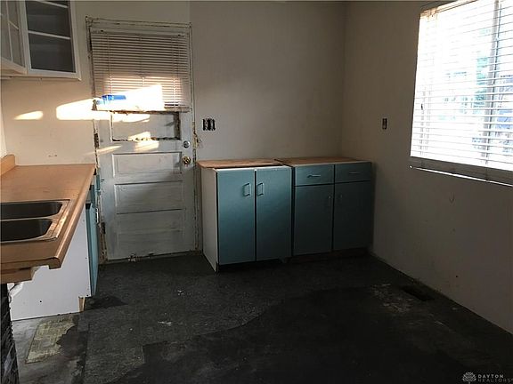 3rd image of 18 York Ave